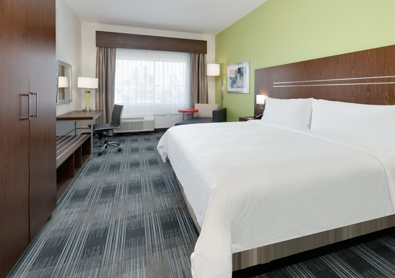 Holiday Inn Express and Suites Farmers Branch