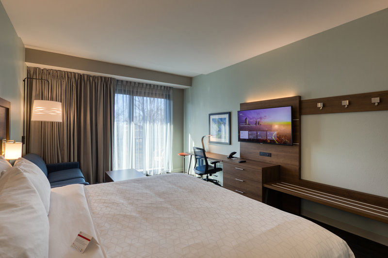 Holiday Inn Express and Suites Charlotte – South End