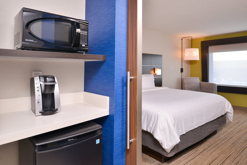 Holiday Inn Express and Suites Olathe West