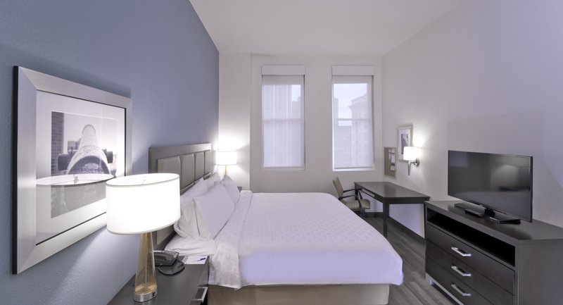 Candlewood Suites Baltimore – Inner Harbor