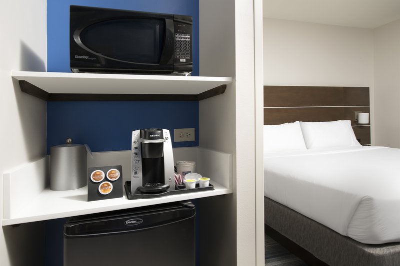 Holiday Inn Express and Suites San Antonio North – Windcrest