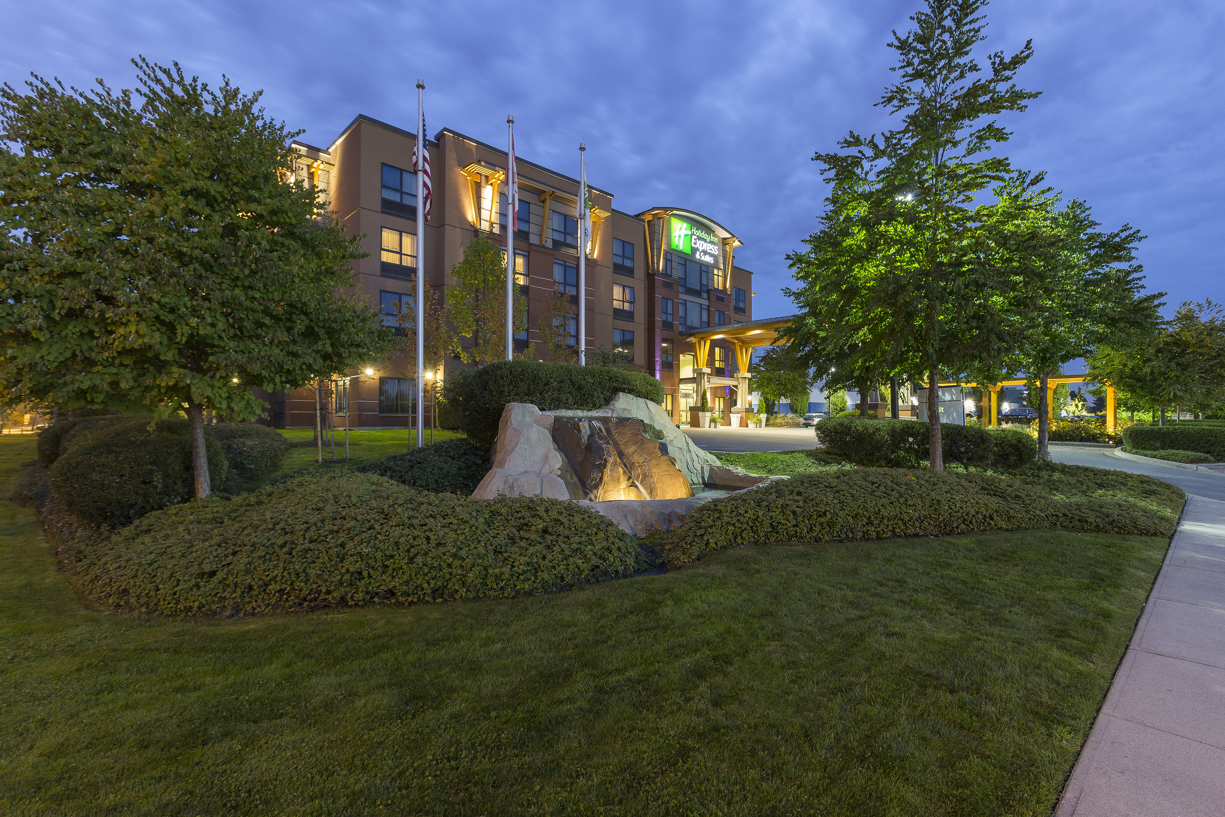 Holiday Inn Express Suites Riverport