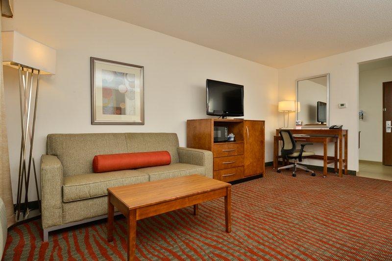 1 KING BED OVERSIZED ROOM NONSMOKING