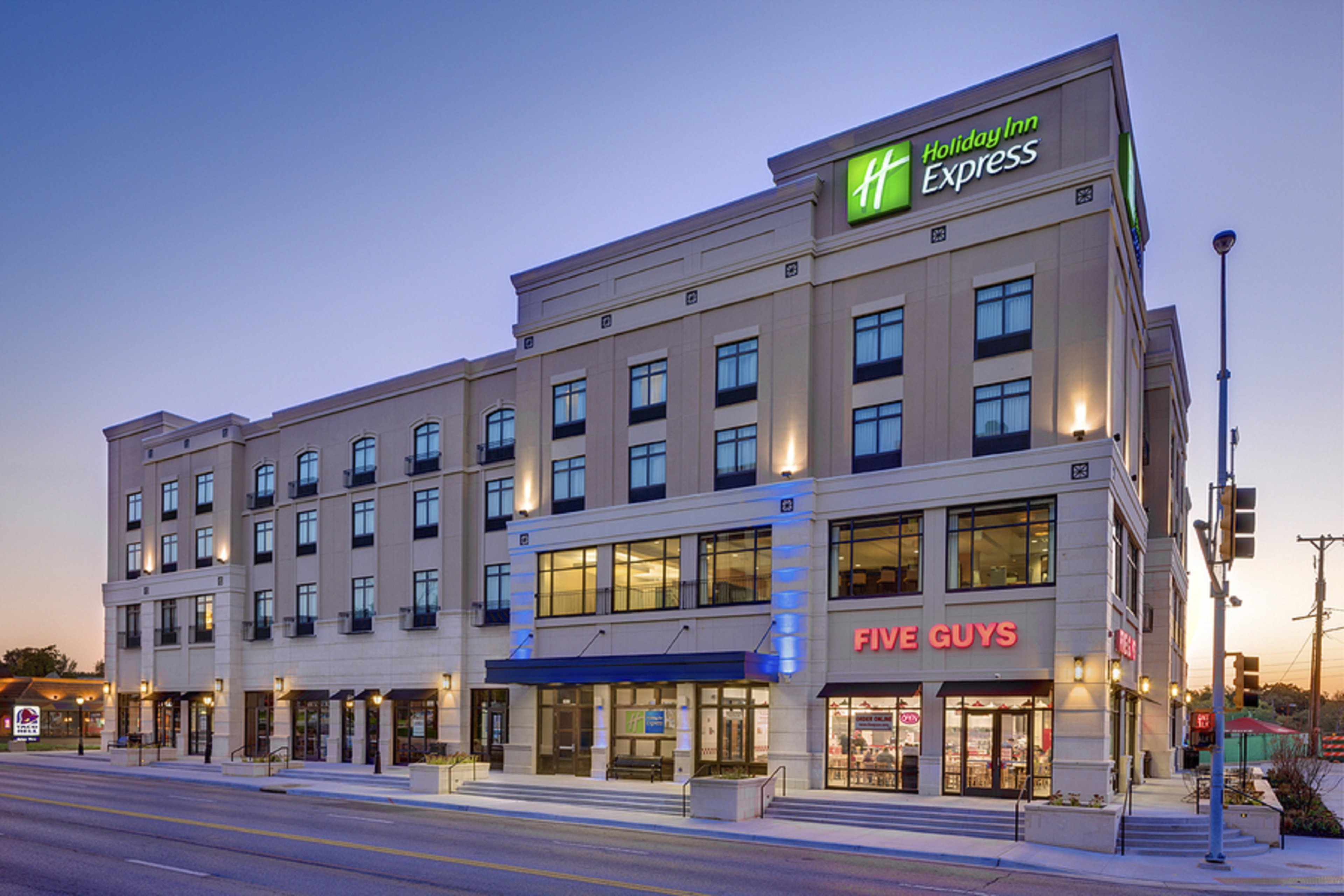 Holiday Inn Express & Suites