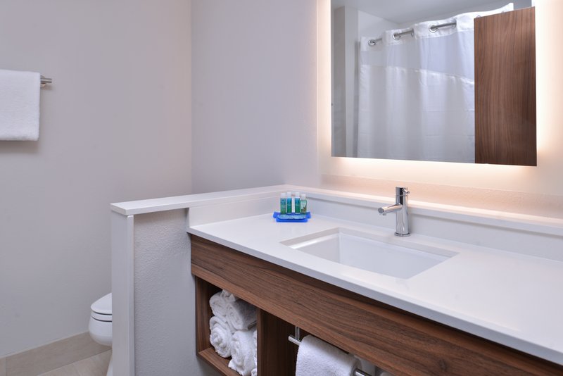 Holiday Inn Express and Suites Marshalltown