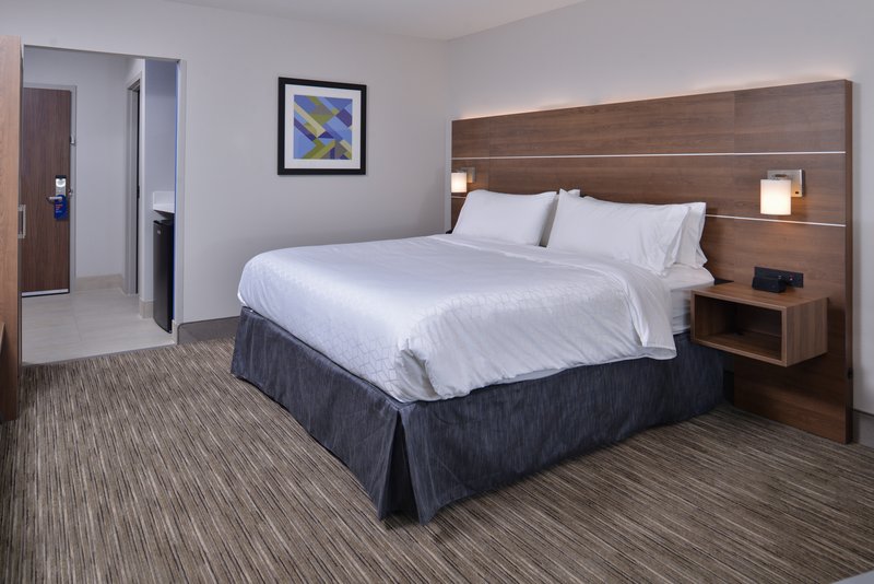 Holiday Inn Express and Suites Marshalltown