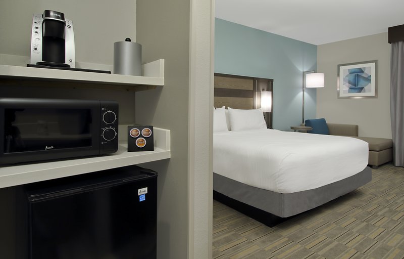 Holiday Inn Express and Suites Lake Charles South