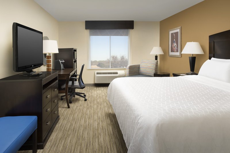 HOLIDAY INN EXP STES UVALDE