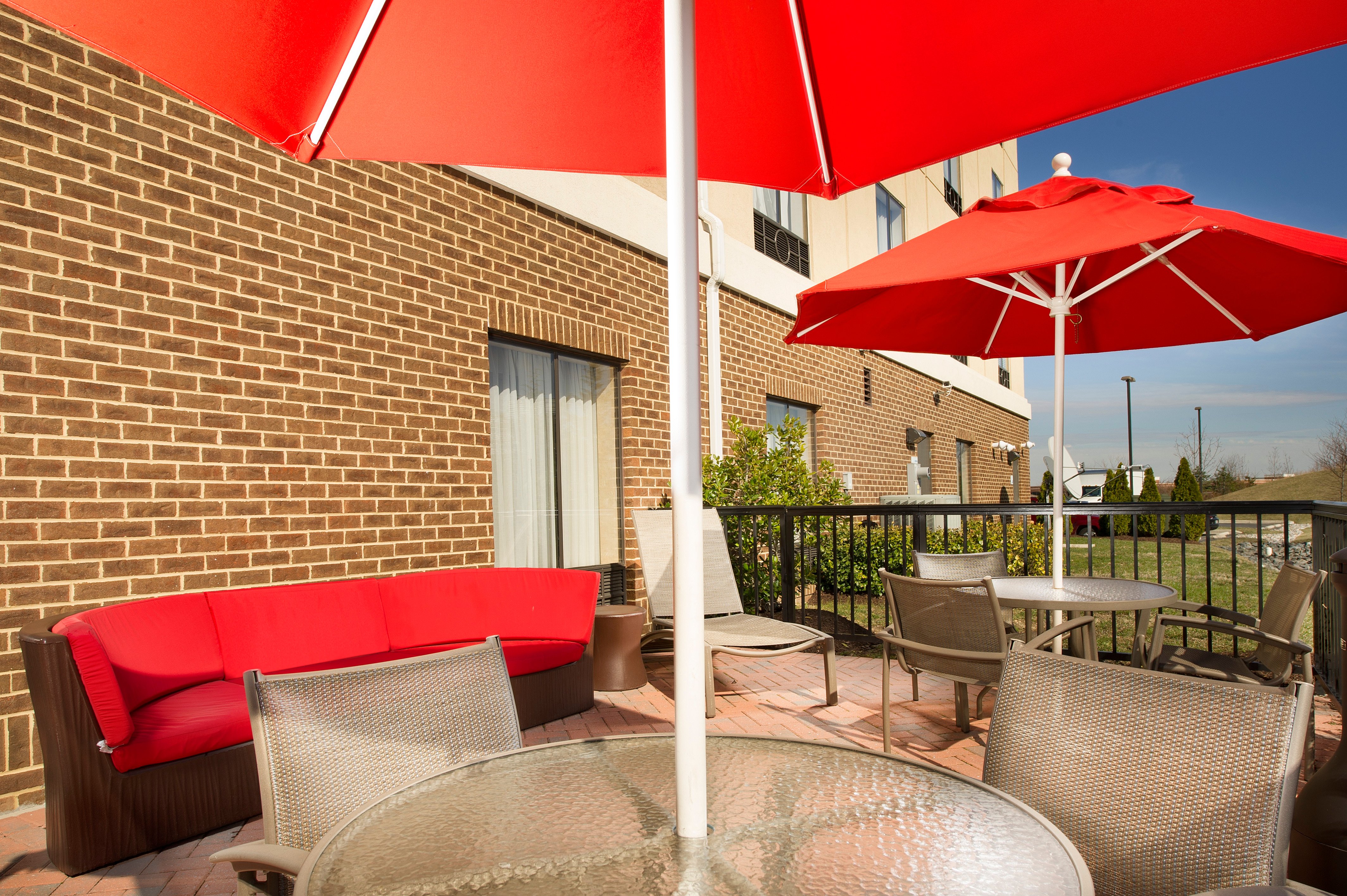 Holiday Inn Express Hotel & Suites