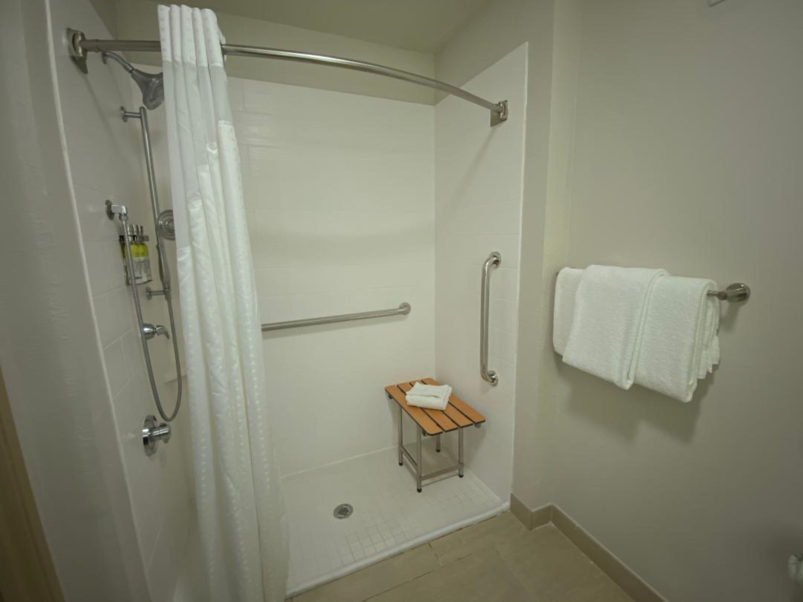 Holiday Inn Express Hotel & Suites- Gadsden Room Type - 2 Qn Bds Standard Comm Access Roll Shwr