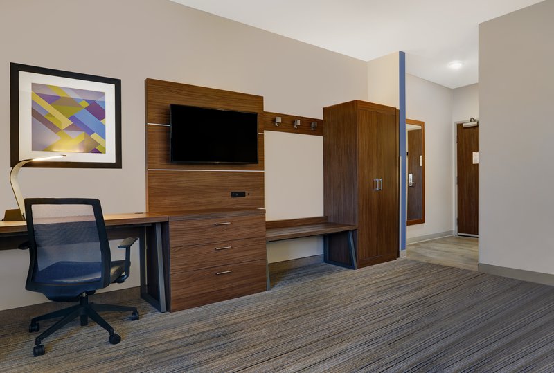 Holiday Inn Express and Suites Lenexa – Overland Park Area