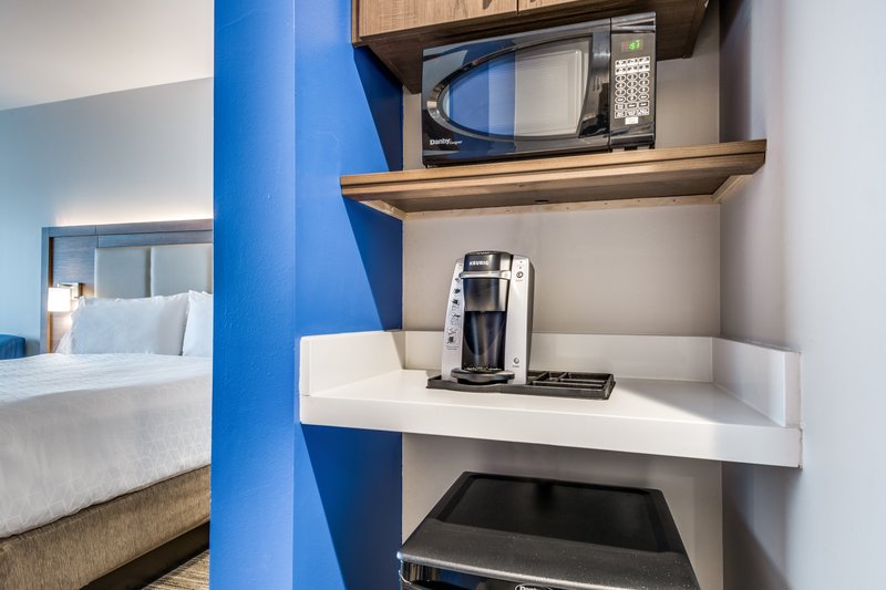 Holiday Inn Express and Suites Denton South