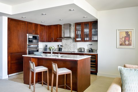 Trump Waikiki Suite Kitchen Bar