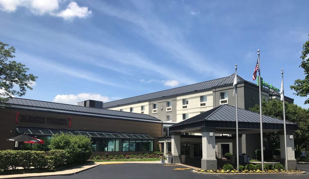 Welcome to Our Hotel in Carol Stream, IL.