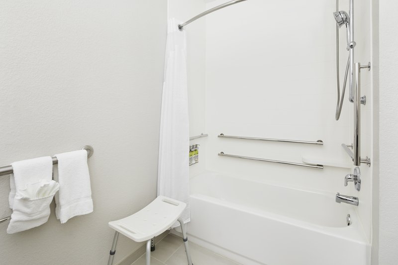 KING MOBILITY ACCESSIBLE TUB NONSMOKING
