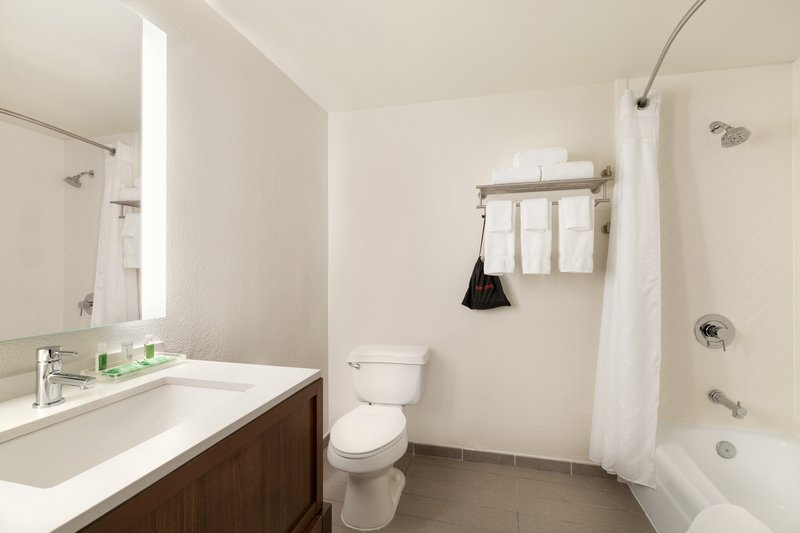 KING MOBILITY ACCESSIBLE TUB NONSMOKING