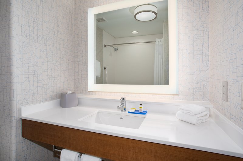 HOLIDAY INN EXP STES GLENDALE