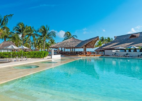 Have a morning or afternoon dip in our outdoor pool.