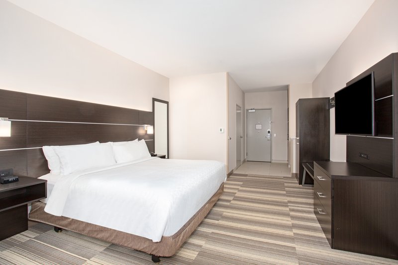 Holiday Inn Express and Suites Lincoln City