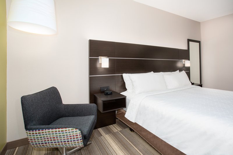 Holiday Inn Express and Suites Lincoln City