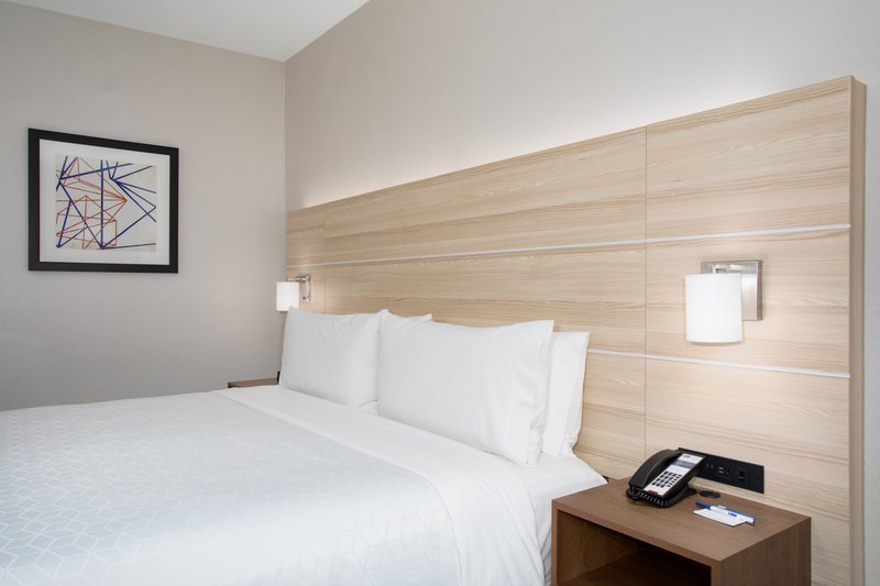 HOLIDAY INN EXP STES GLENDALE
