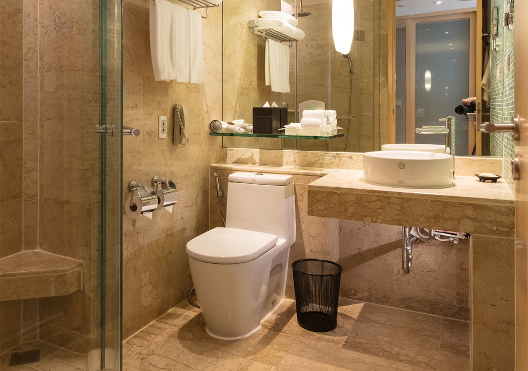 Holiday Inn Bangkok Room Type - 1 King Standard Room Non Smoking