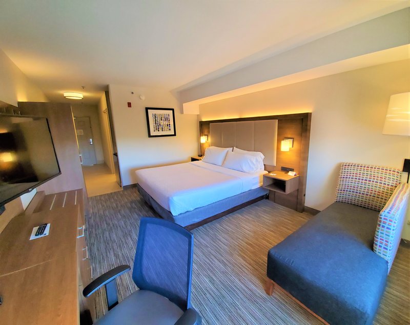 HOLIDAY INN EXP STES LYNNWOOD