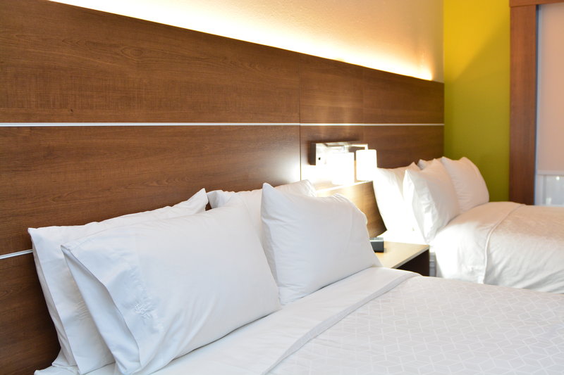 2 QUEEN BEDS NONSMOKING