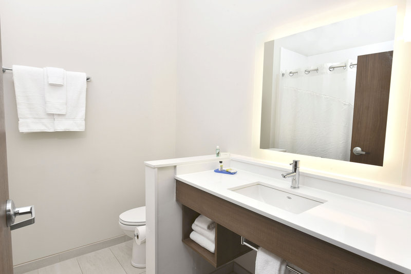 Holiday Inn Express and Suites Madisonville