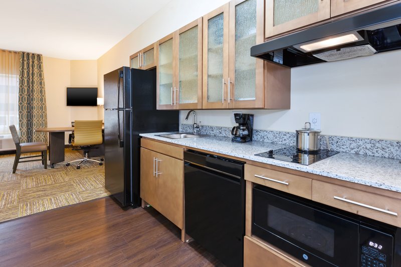 Candlewood Suites Louisville – NE Downtown Area