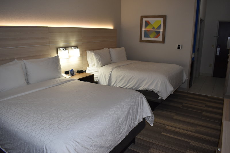 2 QUEEN BEDS NONSMOKING