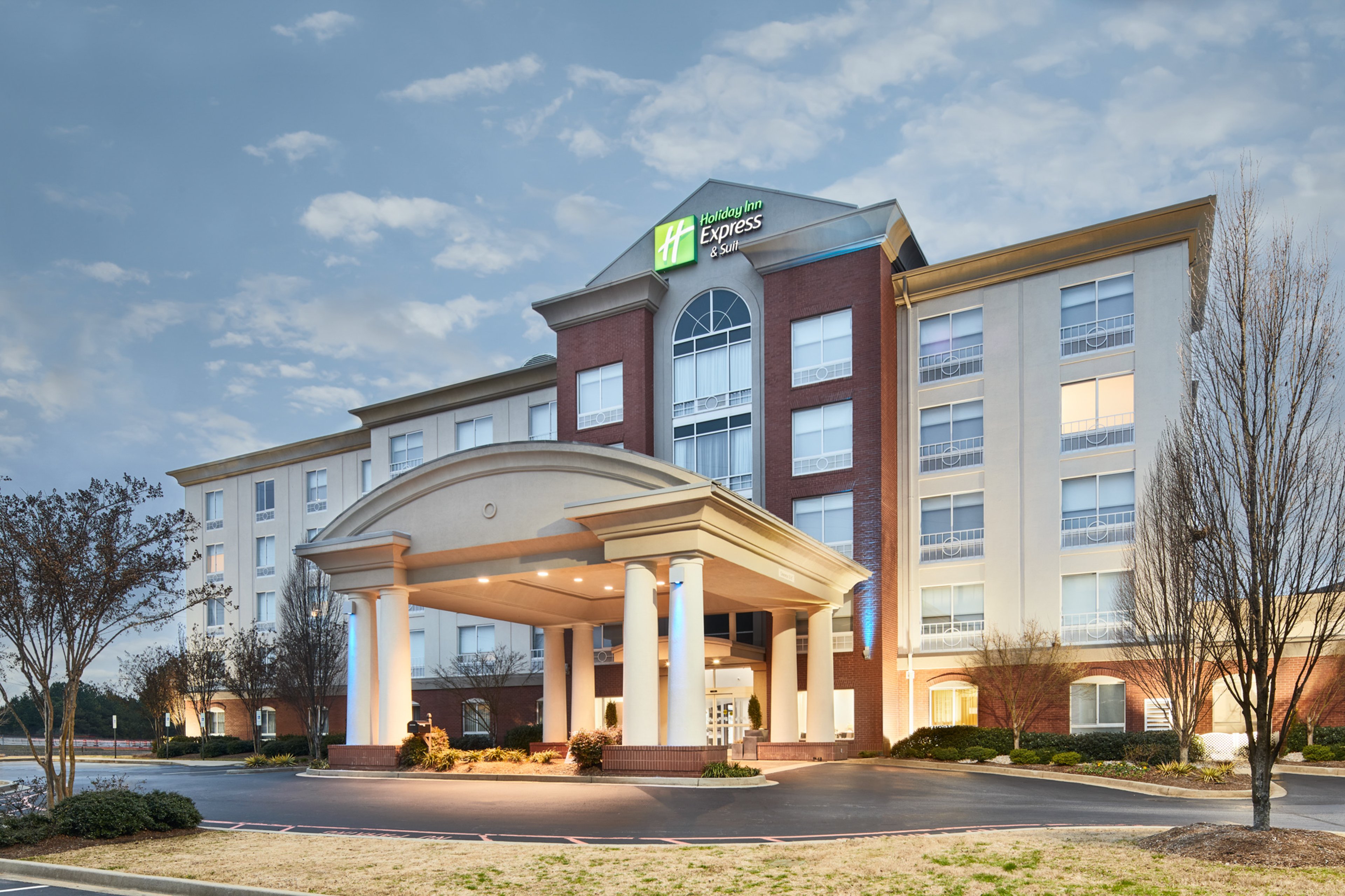 Holiday Inn Express Hotel & Suites