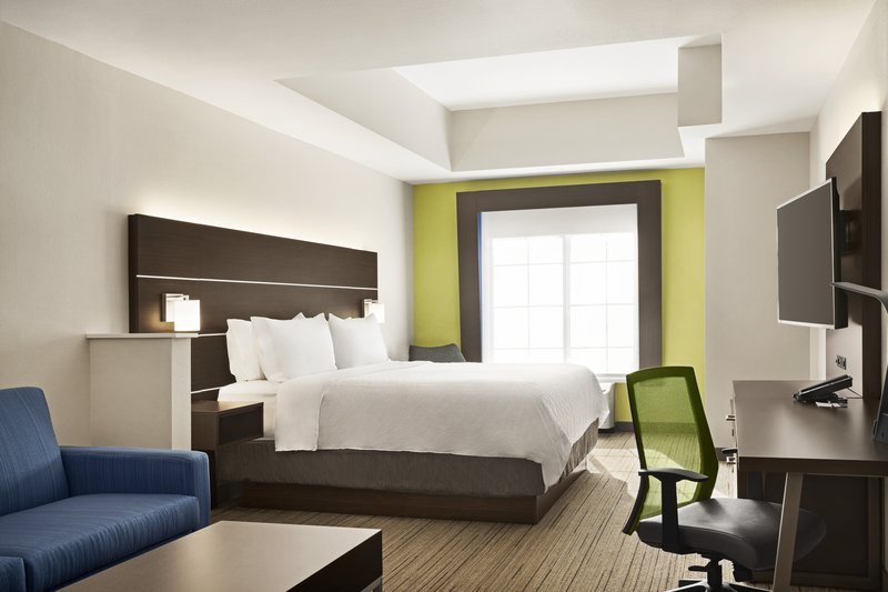 2 BDRM STE 1 KING 2 QUEEN BED NONSMOKING