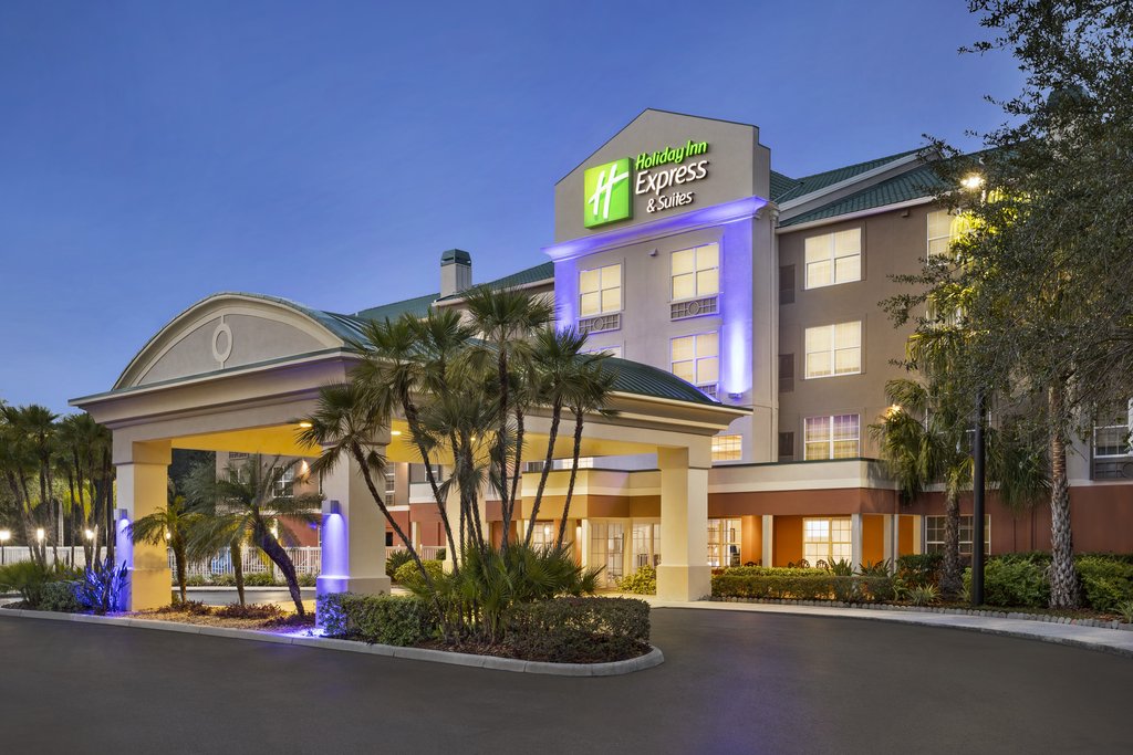 Inviting view of the Holiday Inn Express and Suites I-75 Sarasota