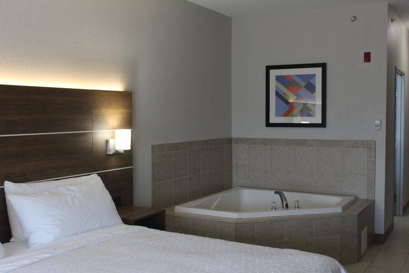 1 KING BED WITH WHIRLPOOL NONSMOKING