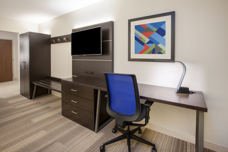 Holiday Inn Express and Suites Bourbonnais East – Bradley