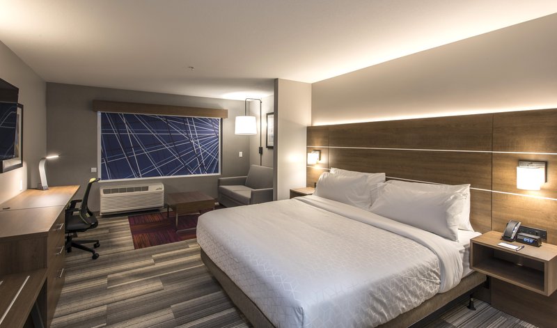 Holiday Inn Express and Suites Phoenix North – Happy Valley