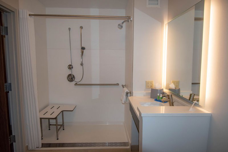 Holiday Inn Express and Suites Tonawanda – Buffalo Area