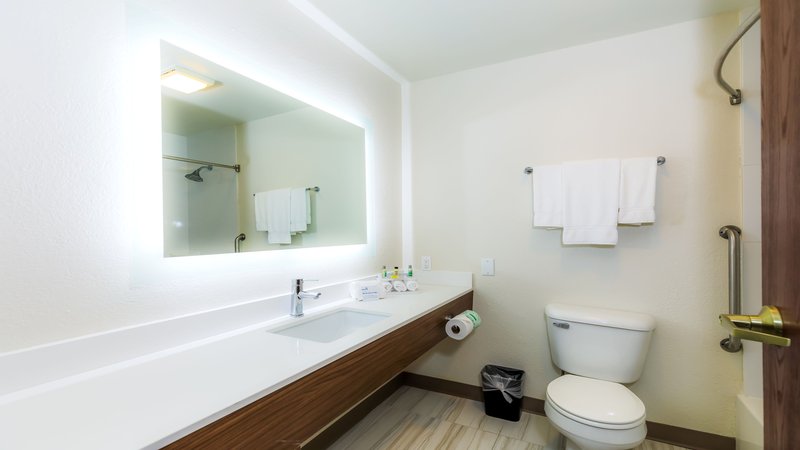 HOLIDAY INN EXP OSAGE BEACH