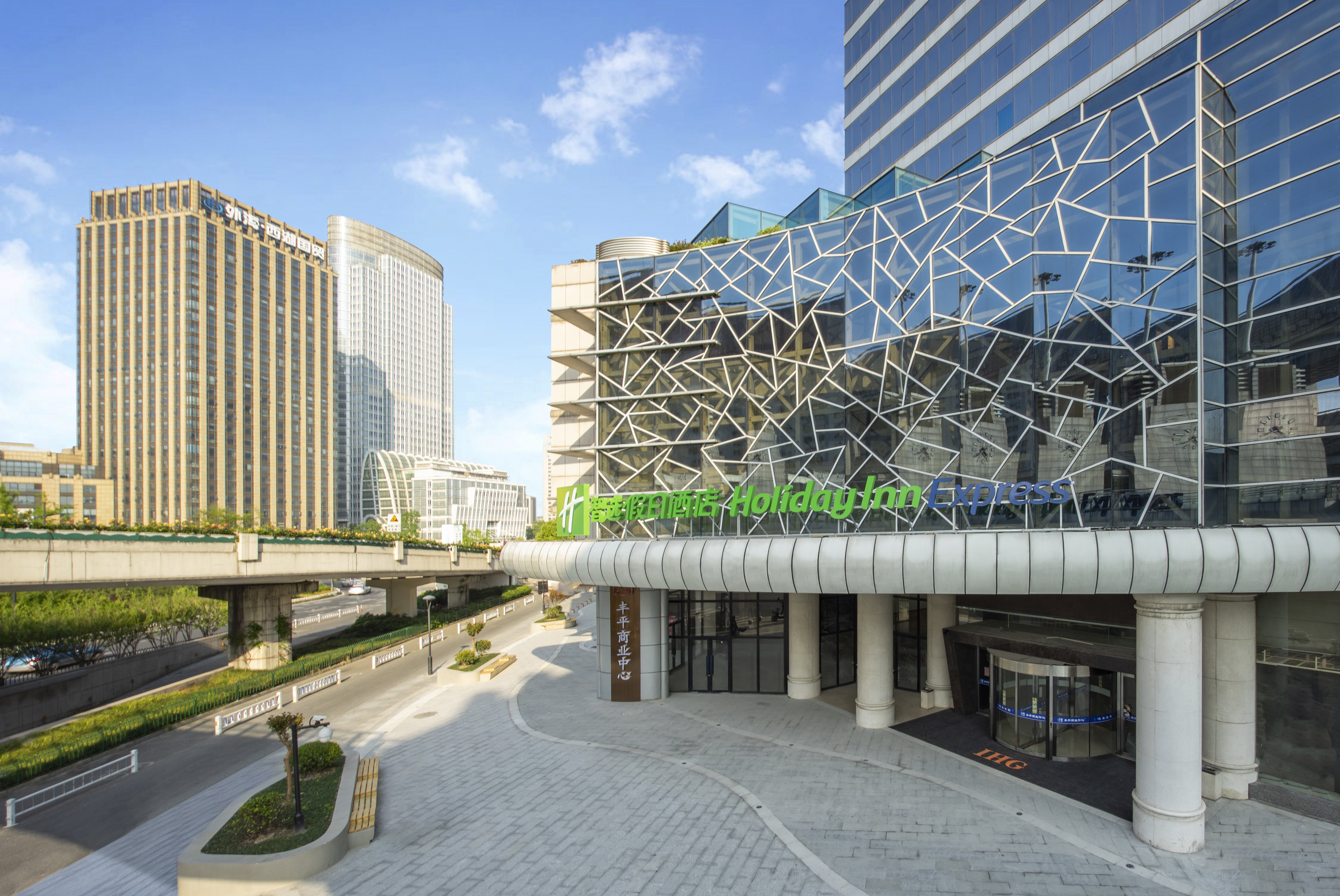 Holiday Inn Express Westlake East