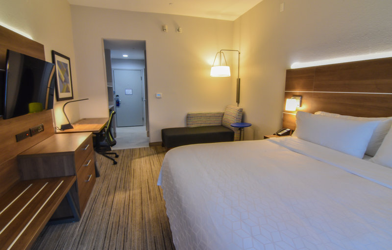 Holiday Inn Express and Suites Indianapolis Northwest
