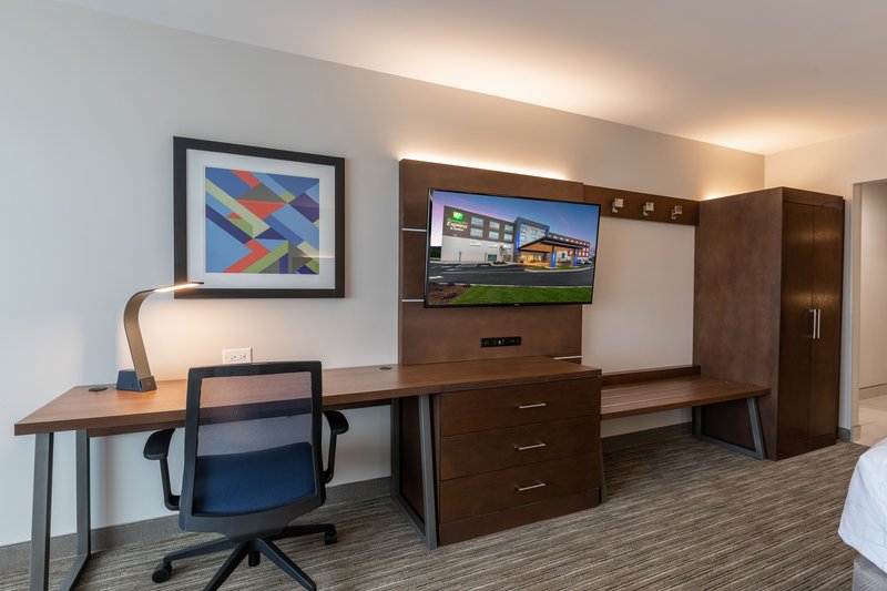 Holiday Inn Express and Suites Greenville – Taylors