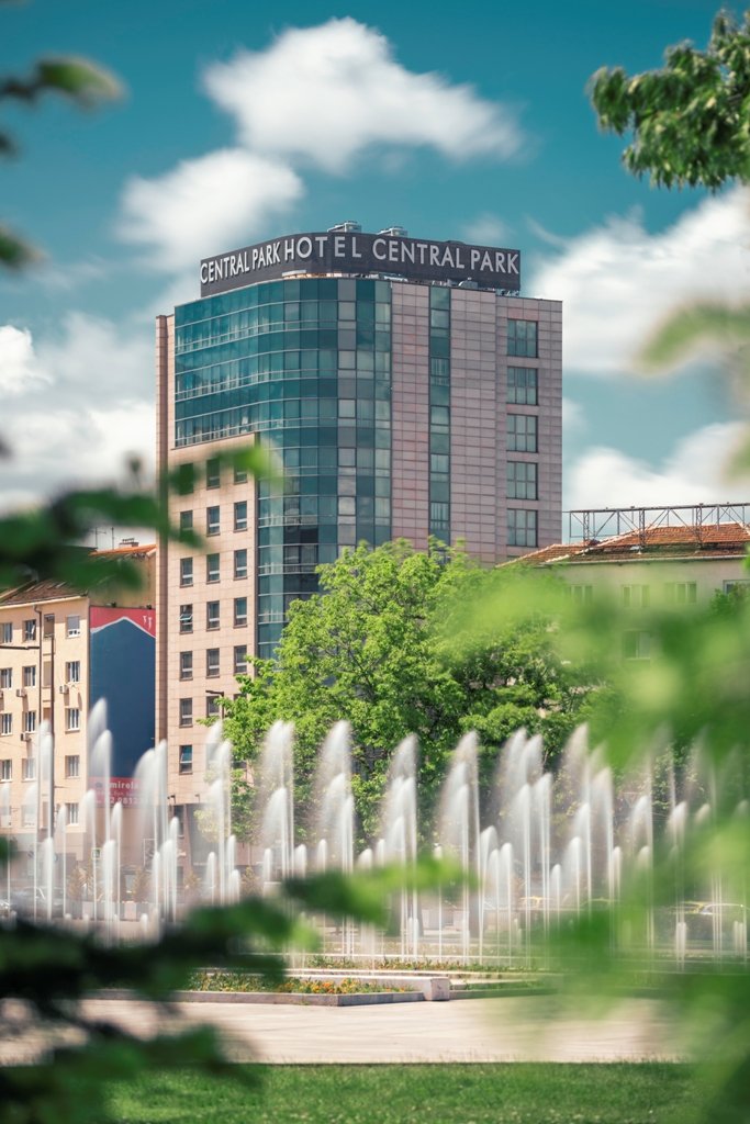 Rosslyn Central Park Hotel