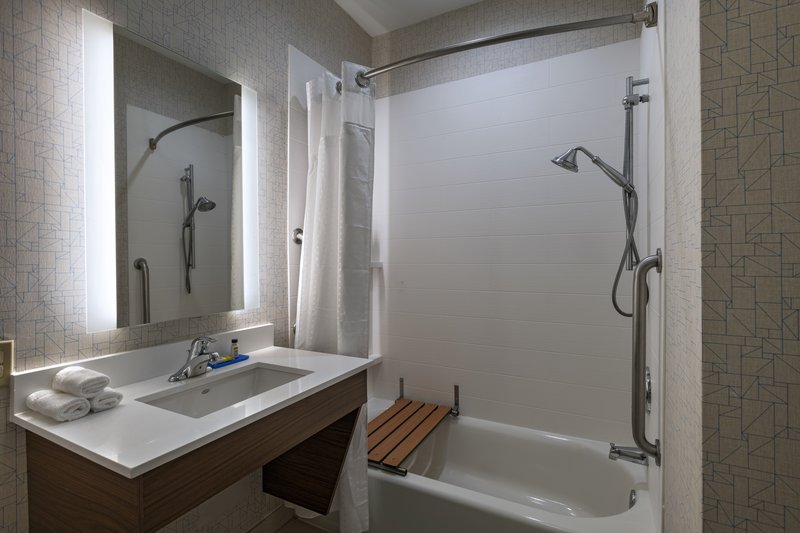 KING MOBILITY ACCESSIBLE TUB NONSMOKING