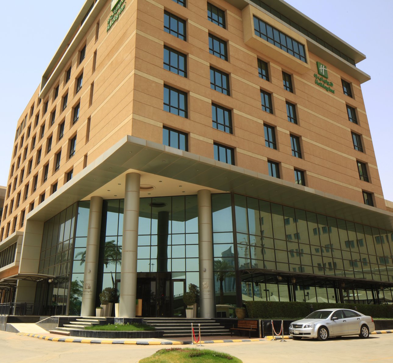 Hotel Exterior West Building