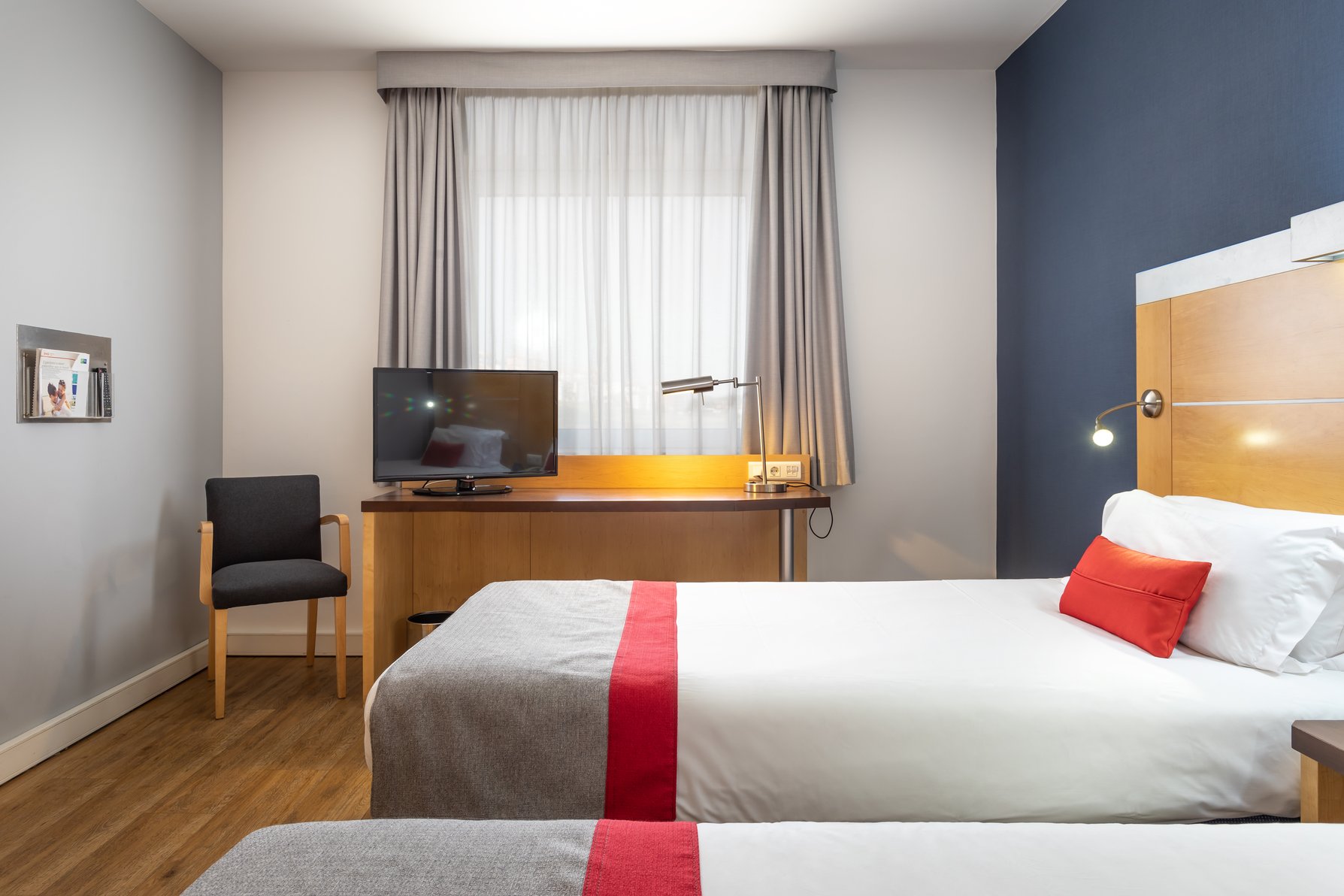 Holiday Inn Express Lisbon - Oeiras Room Type - 2 Single Standard with Free Breakfast