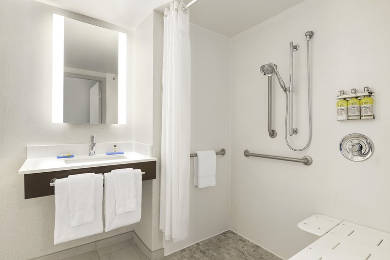 HOLIDAY INN EXP STES W FORUM