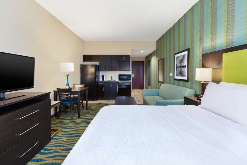 HOLIDAY INN EXP STES SOUTHPORT OAK