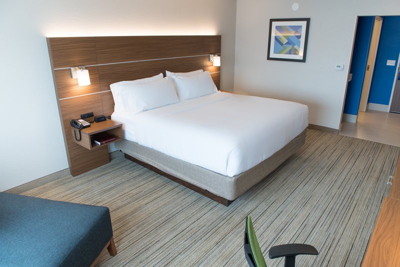 Holiday Inn Express and Suites Dayton North – Vandalia