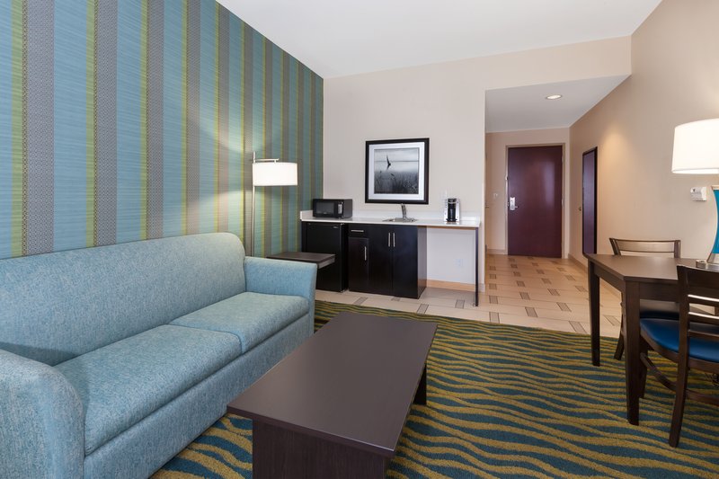 HOLIDAY INN EXP STES SOUTHPORT OAK